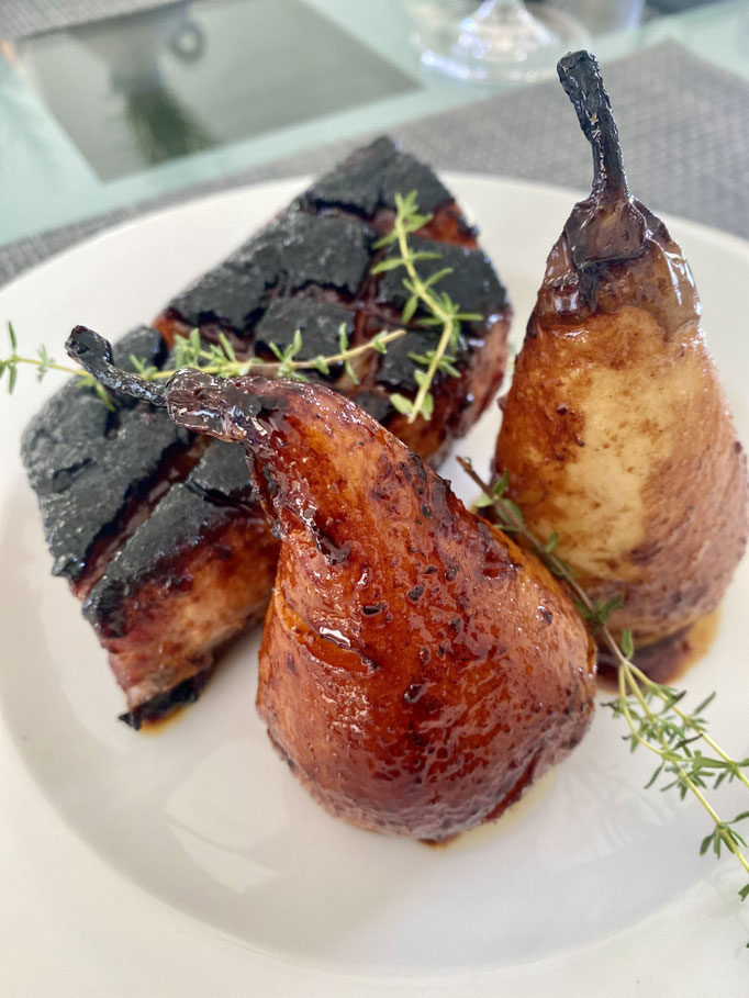 Roasted pork belly with caramelised pears by ZsL