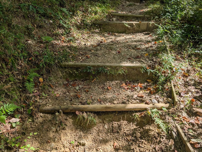 桜坂　丸太ステップ修理
