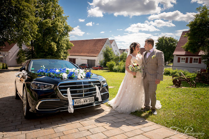 Hochzeitsfotograf, Brautpaarshooting, Marienkirche, Langfurth, Brautauto