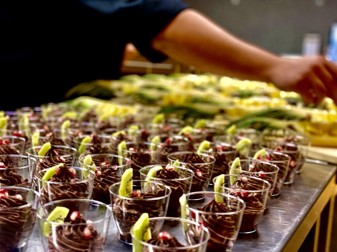 Dessert & Buffet, Coco Pina Ananasschiffchen wie Schokoladenmousse oder Himbeertiramisu