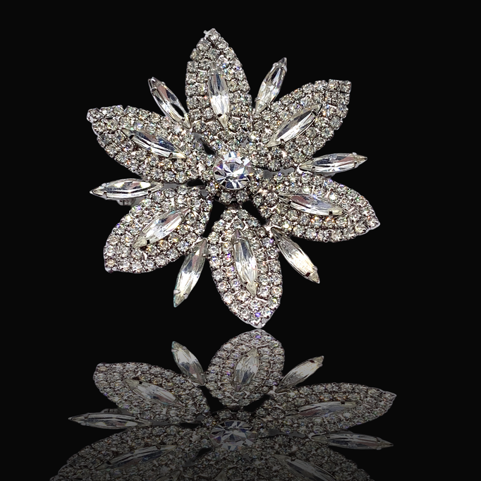 Vintage Alice Caviness pointed petals round flower clear diamantè rhinestone brooch. Signed - for glamorous woman--art.542/6