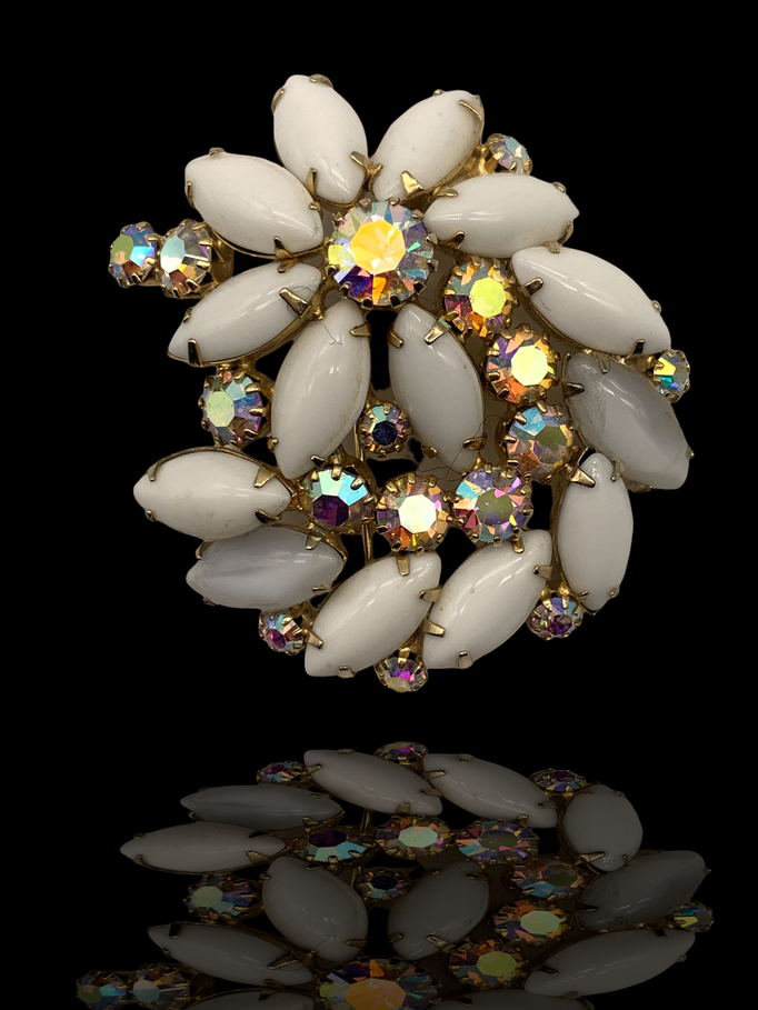 Gorgeous Vintage 50s 'JULIANA' D&E Fabulous Milk White Glass brooch ~ AB Chatons Dimensional Gold Plate Brooch  -Art.635/3-