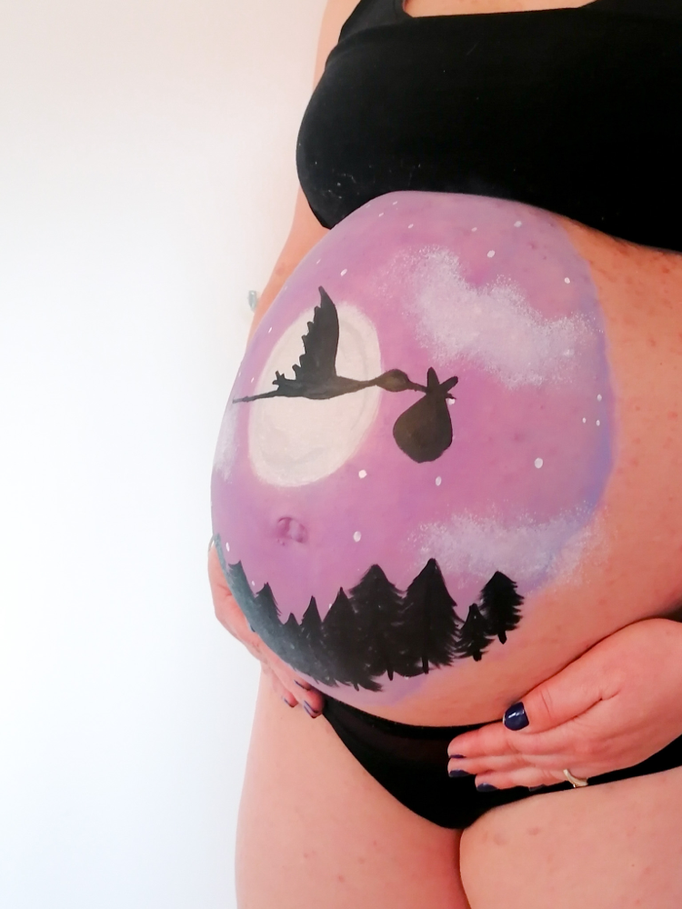 Babybauch Painting Storch Rosa Wolken - Mariposa Styling mit Stil Wien und Umgebung ©Mariposa