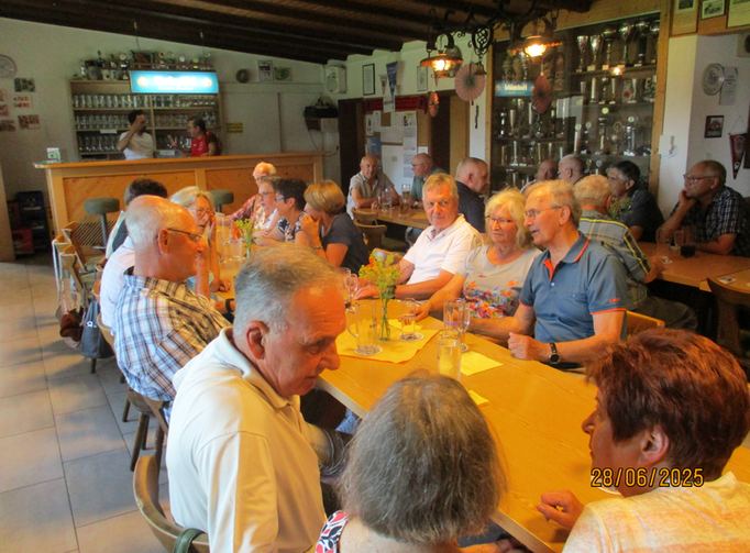 Die Senioren im Tratsch :-)