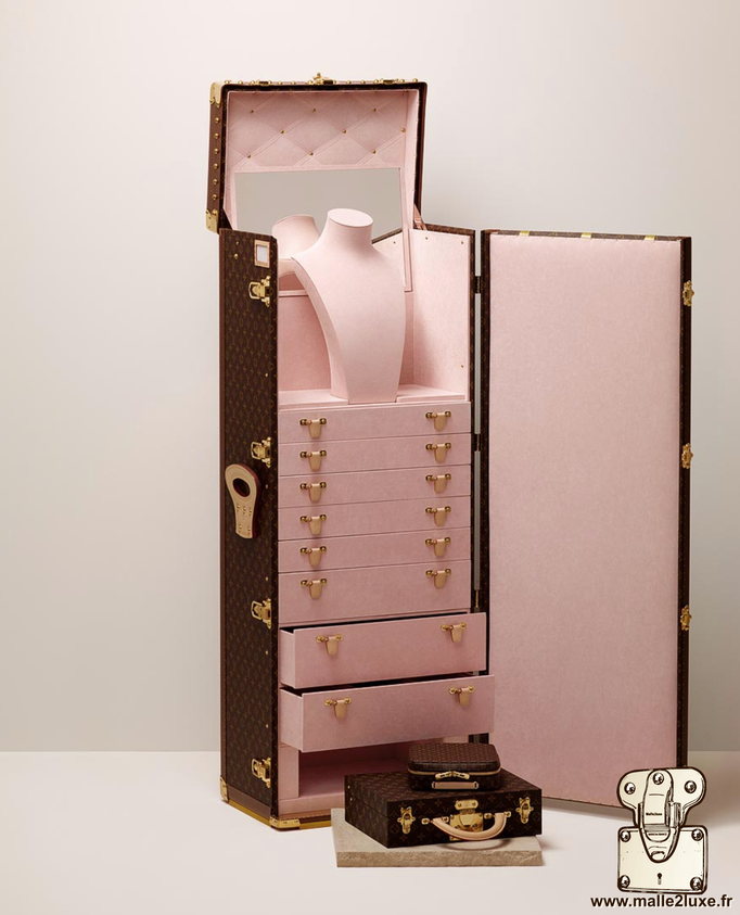 Malle haute joaillerie ouverte avec malette