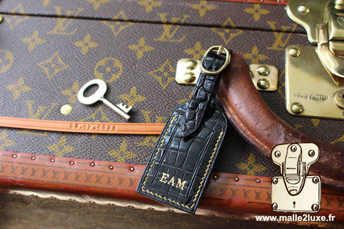 Hand-sewn luxury leather goods bag jewelry by malle2luxe Paris
