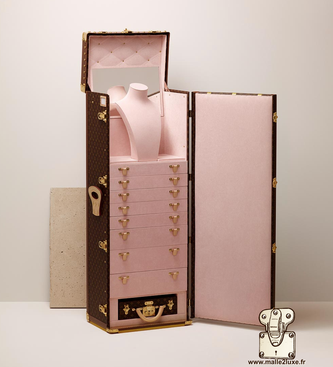 Malle haute joaillerie ouverte interieur rose