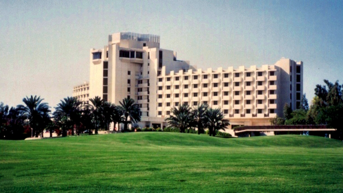 1988 | Dubai | Jebel Ali Beach Resort: Meer abgewandte Seite mit Park.