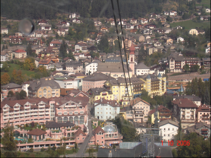 St. Ulrich/Gröden '06 | «Gondelblick» auf der Faahrt auf die Seiser-Alm.