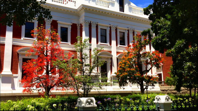 2013 | Südafrika | Kapstadt: Parlamentsgebäude. Im schön angelegten und gepflegten «Company Garden».