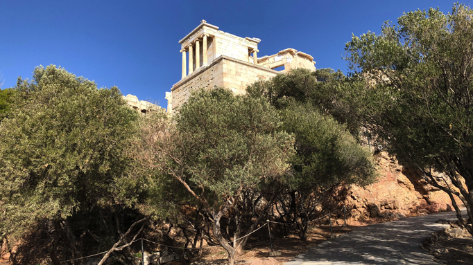 Athen '17 | «Tempel der Athena Nike» | Auch nur «Niketempel» oder «Tempel der Nike Apteros» genannt | Auf einer kleinen Bastion südwestlich der Propyläen der Akropolis.