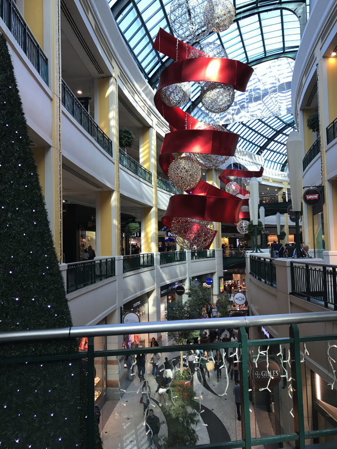 Lissabon '16 | «Früh-Weihnachten» im «Centro Colombo» in der Lissaboner Stadtgemeinde «Carnide». Es wurde unmittelbar am Stadtring «Segunda Circular» errichtet und am 15.9.1997 eröffnet.