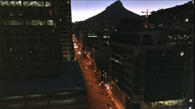 2017 | Kapstadt | Foreshore, «Icon-Building»: Eine Silhouette, die «hängen» bleibt.