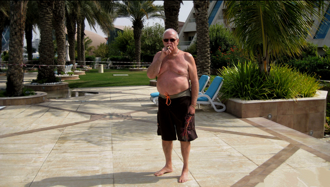 2007-2013 | «Poolsite», Al Raha Beach Resort: «Strandspaziergang mit Zigarre».