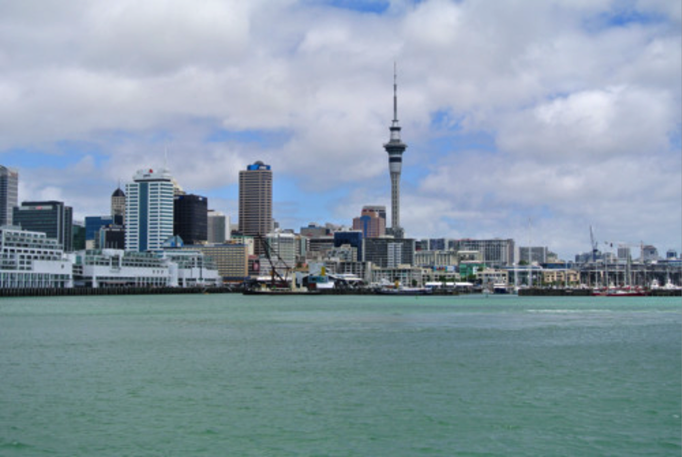 2014 | NZ Nordinsel | Auckland, «Hafenrundfahrt»: Skyline mit dem «Sky-Tower».