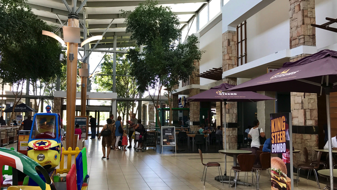 2017 | Kapstadt | Paarl: «Paarl Mall», ein kleines, ausgesprochen sympathisches und gut assortiertes Shopping Center.