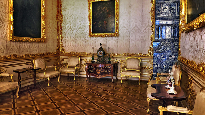 «Pushkin» '18 | Katharinenpalast: Man beachte die seitlichen Tische - mit Aussparungen für korpulente Gäste.