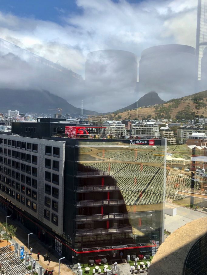 2019 | Kapstadt | Waterfront, Silo-Komplex, «Zeitz Mocaa» Museum of Contemporary African Art: «Fensterblick» über Kapstadt mit dem «Lion's Head» im Hintergrund.