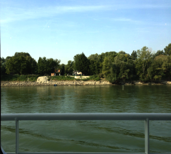 2013 | Fahrradtour Passau-Budapest-Passau, Kurz vor Wien: Grossstädtische «Strandhaus-Idylle».