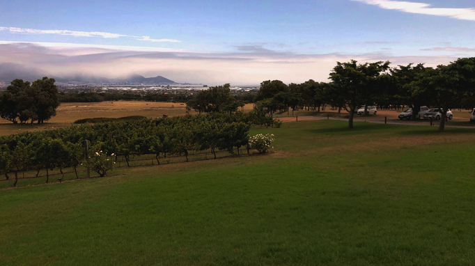 2020 | Kapstadt | Parow, Panorama, «De Grendel Wine Estate»: Mittlerweile «nebliger Fernblick».