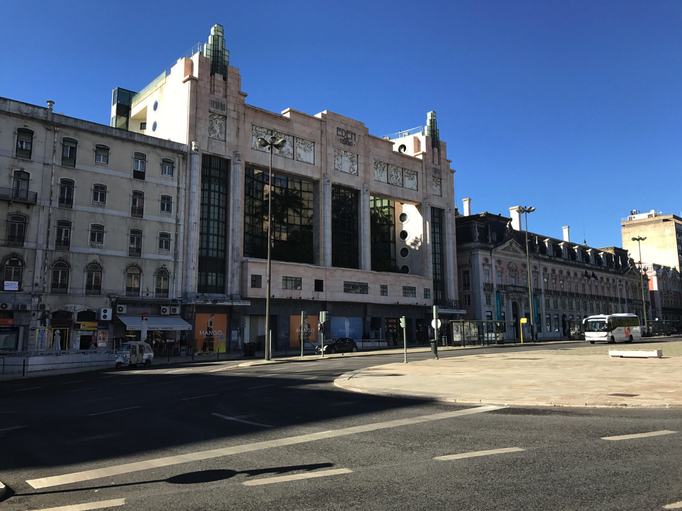 Lissabon '16 | Das «Eden Teatro», einst Lissabons prächtigstes Grosskino der Zwischen-Kriegszeit, von den Architekten Cassiano Branco und Carlo Florencio Dias wurde 1931 eröffnet, 1989 geschlossen und 2001 als Hotel wieder eröffnet.
