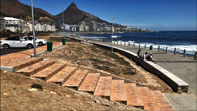 2018 | Kapstadt | Foreshore, «Green Point Promenade»: Die mehrere Kilometer lange Promenade wird laufend ausgebaut und vorbildlich unterhalten.