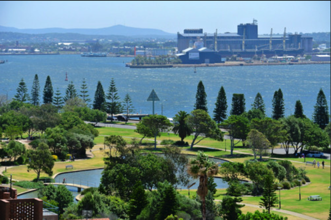 Australien '14 | Newcastle, New South Wales: Hafenstadt am «Hunter River». Sehr gepflegt. Geprägt von der mächtigen Stahlindustrie.