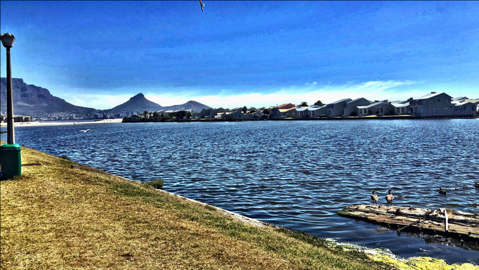 2018 | Kapstadt | Milnerton, «Lagoon Beach»: Spaziergang einmal auf der anderen Seite der Lagune.