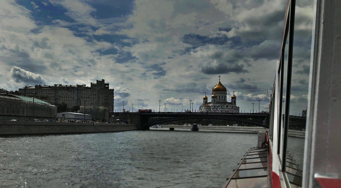 2018 | Moskau, Flussrundfahrt | Moskwa-Stimmungsbild bei der «Vorbeifahrt».