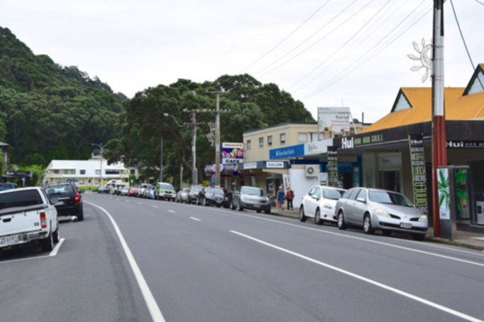 2015 | Neuseeland | «Ohope», Whakatane, Bay of Plenty: Hauptstrasse Richtung Whakatane.