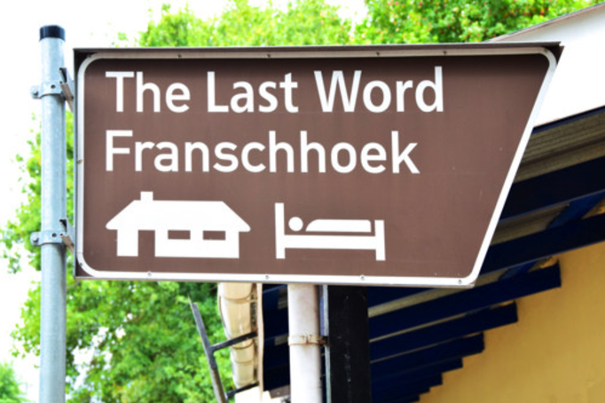 2015 | Südafrika | Westkap, Franschhoek: Ziemlich «irreführendes» Strassenschild (nicht Friedhof, sondern Hotel).