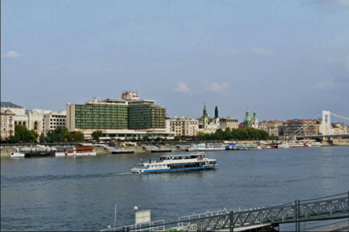 2013 | Fahrradtour Passau-Budapest-Passau, Budapest: «Regierungsviertel».