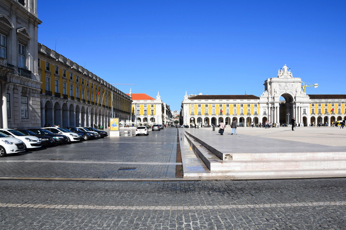 Lissabon '16 | Der «Praça do Comércio» gehört neben dem «Rossio» und der «Praça da Figueira» zu den drei wichtigsten Plätzen innerhalb der «Baixa Pombalina», des aufgrund des Erdbebens von 1755 neu gebauten innerstädtischen Bereichs.