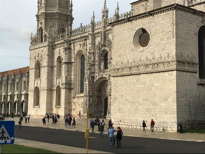 Lissabon '16 | «Hieronymus»-Kloster: Wie die «Torre de Belém» ein Jahrhunderte altes Bauwerk aus der imperialen Glanzzeit. Im «Mosteiro dos Jeronimos» befinden sich die Königsgräber und die Sarkophage Luiz Vaz de Camoes und Vasco da Gamas.