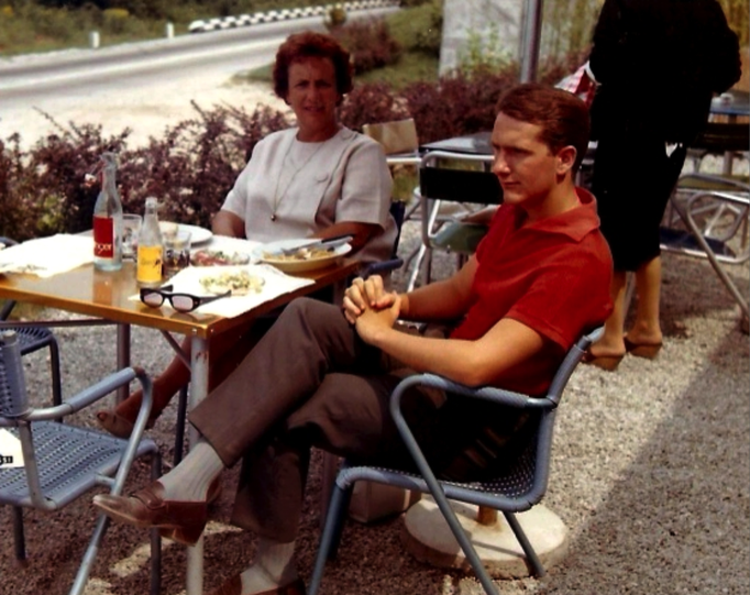 1963 | Rast auf der Fahrt nach Ascona.