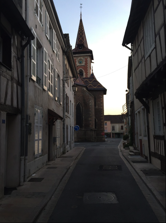2015 | Fahrradtour «Burgund», Louhans: Schnappschuss auf der 5. Etappe von Macôn nach Louhans. Im Hintergrund die Kirche «Saint Pierre».