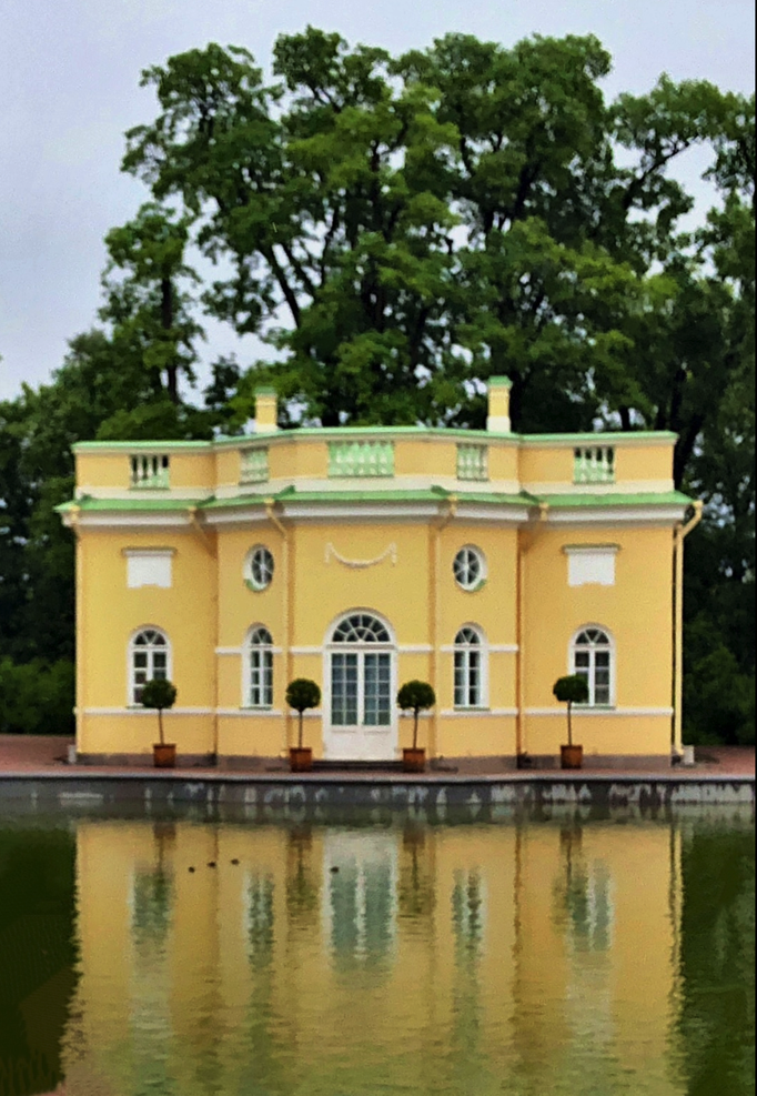 «Pushkin» '18 | Katharinenpalast: Einer der unzähligen Pavillons «am Wasser».