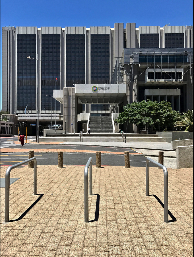 2017 | Kapstadt | Foreshore, «Old Marine Drive»: Sicht auf das Gebäude der Stadtregierung.