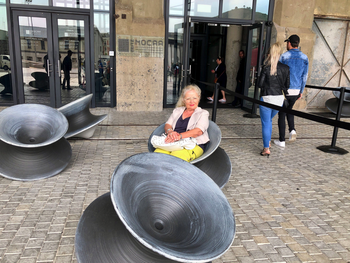 2019 | Kapstadt | Waterfront, Silo-Komplex, «Zeitz Mocaa» Museum of Contemporary African Art. «Kreisel-Sessel» - man sitz überraschend bequem darin.