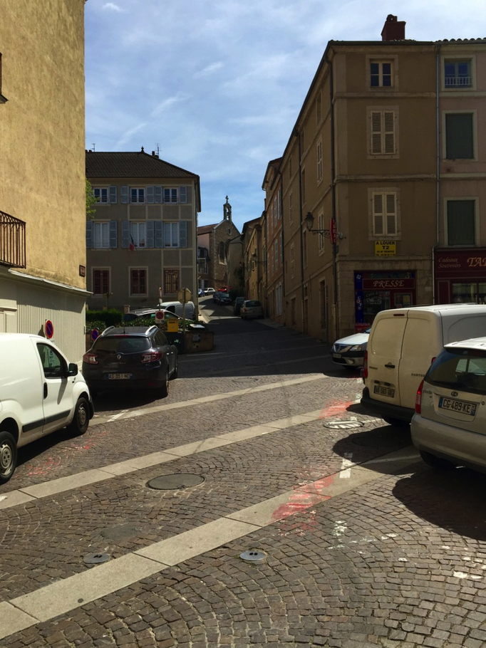 2015 | Fahrradtour «Burgund», Cluny: «Altstadt-Bummel» bei gut 40° C.