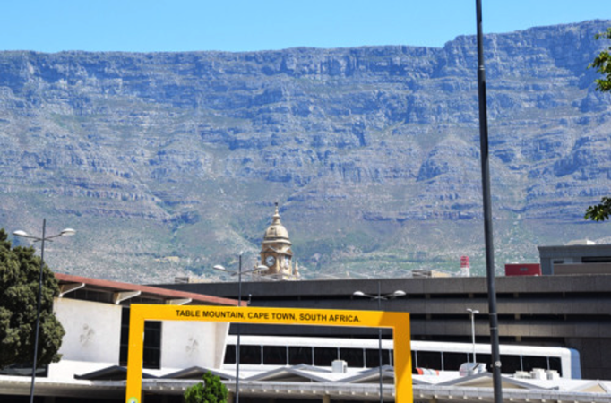 2015 | Südafrika | Westkap, Kapstadt, Heerengracht Rd: «Tafelberg-Fotografierhilfe».