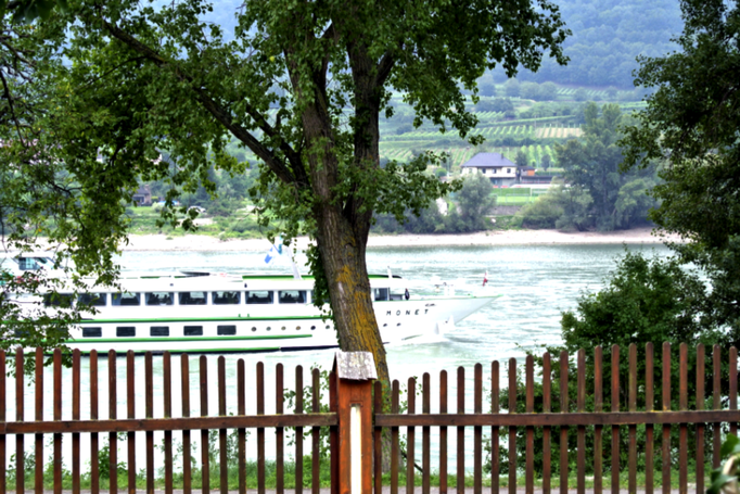 2013 | Fahrradtour Passau-Budapest-Passau, Weissenkirchen, Wachau: Wunderbar an der Donau gelegen.