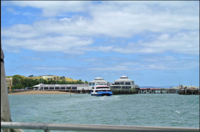 2014 | NZ Nordinsel | Auckland, «Hafenrundfahrt»: Kursschiff in der »Stanley Bay».