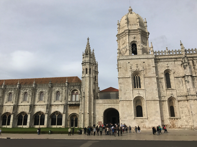 Lissabon '16 | «Hieronymus»-Kloster: Wie die «Torre de Belém» ein Jahrhunderte altes Bauwerk aus der imperialen Glanzzeit. Im «Mosteiro dos Jeronimos» befinden sich die Königsgräber und die Sarkophage Luiz Vaz de Camoes und Vasco da Gamas.
