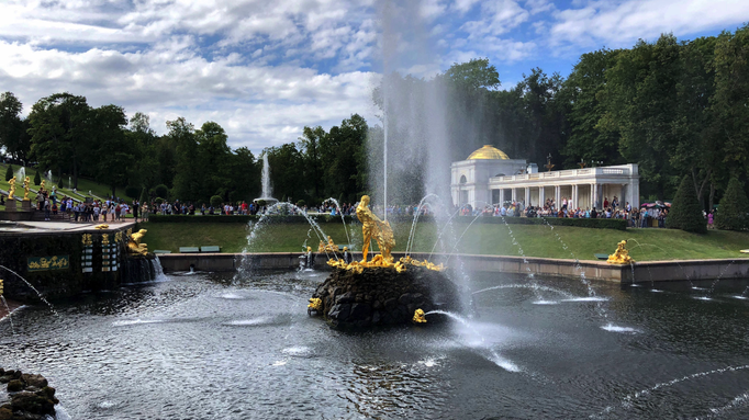 «Schloss Peterhof» '18: Von Ingenieur Tuwolkow ausgeklügelte Wasserversorgung. Das Selbstfluss-System arbeitet - wie der Name sagt - nur mit dem natürlichen Gefälle und ohne eine einzige Pumpe.