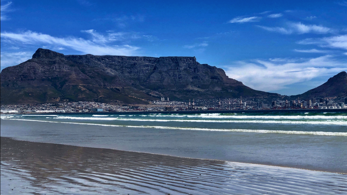 2019 | Kapstadt | Foreshore, «Woodbridge Island»: 2-3 Mal die Woche unser «Spazier-Revier». Kein Kapstadt-Bericht ohne ein «Tafelberg-Bild».