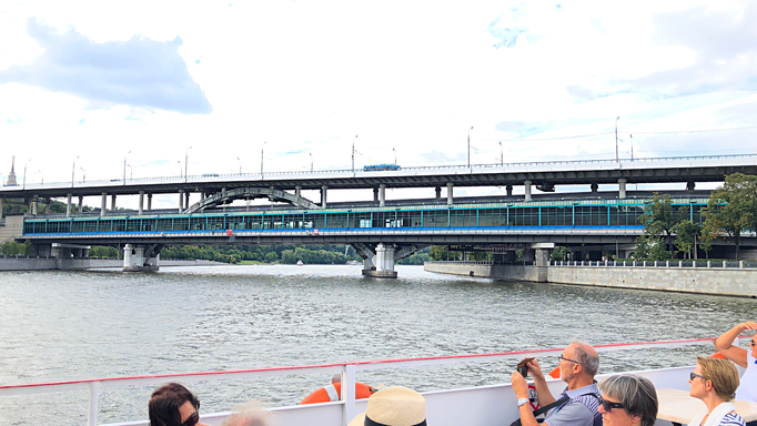 2018 | Moskau, Flussrundfahrt | Moskwa-Stimmungsbild bei der «Vorbeifahrt».