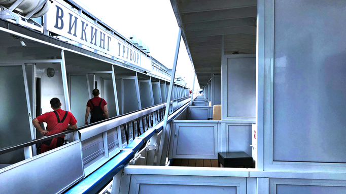 2018 | St. Petersburg | MS Excellence Katharina | unsere Bleibe für 10 Tage | Im Hafen «Schiff neben Schiff».
