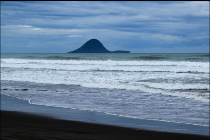 2015 | Neuseeland | «Ohope Beach», Whakatane, Bay of Plenty: «Whale-Island». Ca. 3 Stunden vor der «vorgewarnten» Tsunami.