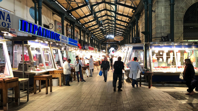 Athen '17 | «Central Market». Athens berühmter Fleisch- und Fischmarkt. Mit Obst- und Gemüseständen wie auch Restaurants.